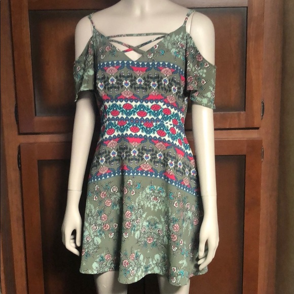 Teeze Me Dresses & Skirts - Teeze me-cold shoulder dress